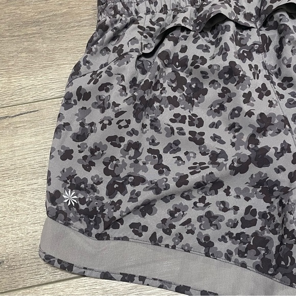 Athleta Printed Mesh Racer Run Mid-rise Lined Short Libra Gray Animal Sz XS. - Picture 8 of 10